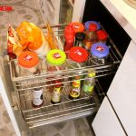 Giá gia vị inox 304 Eurogold nan dẹt ray giảm chấn